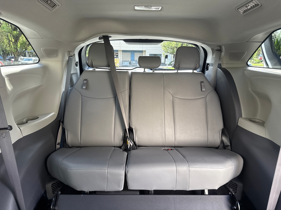 Used 2024 Toyota Sienna Hybrid XLE Plus - BraunAbility Side Entry Entry Fold Out Automatic Ramp