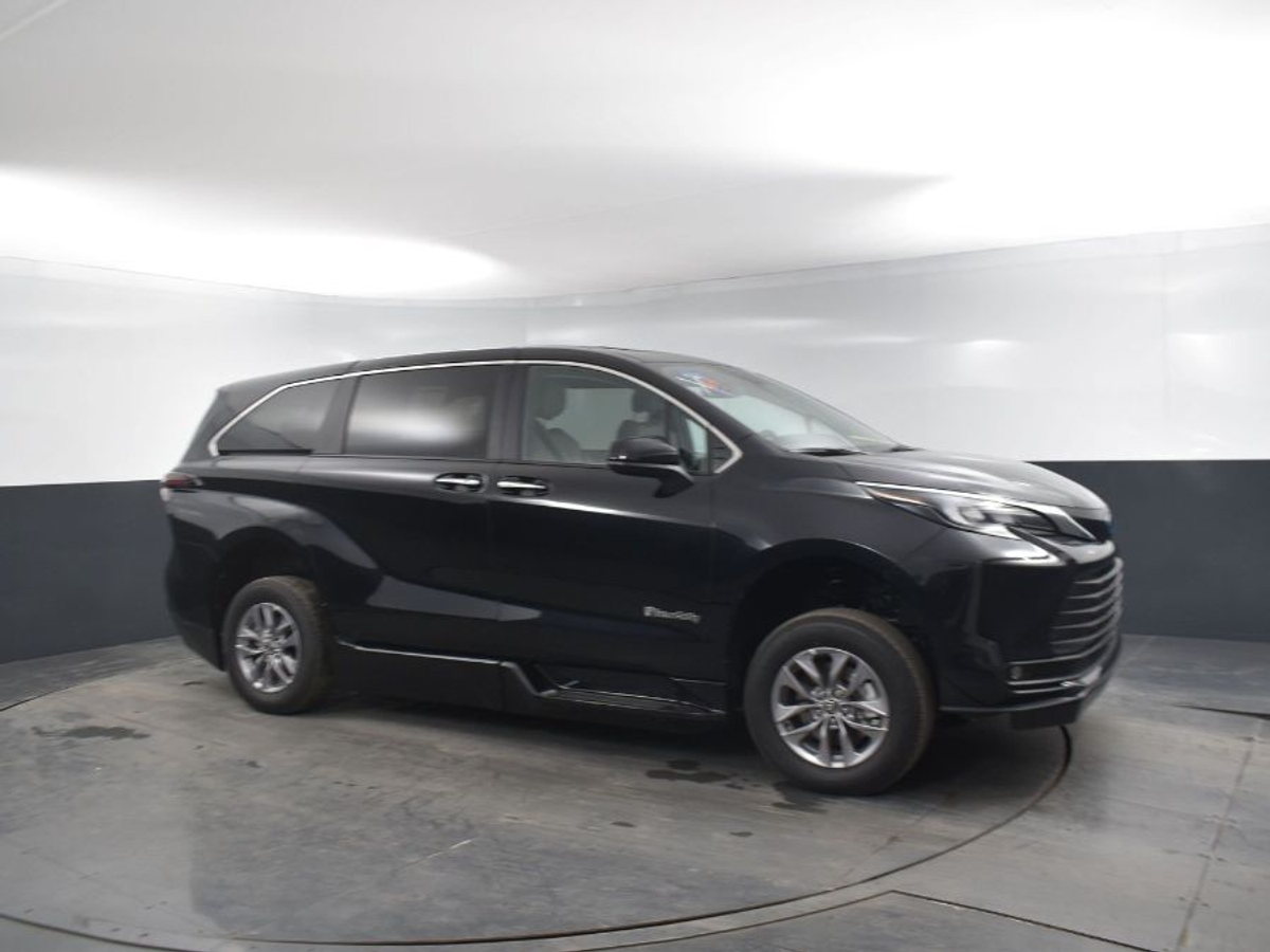 2025 TOYOTA SIENNA - Image 18