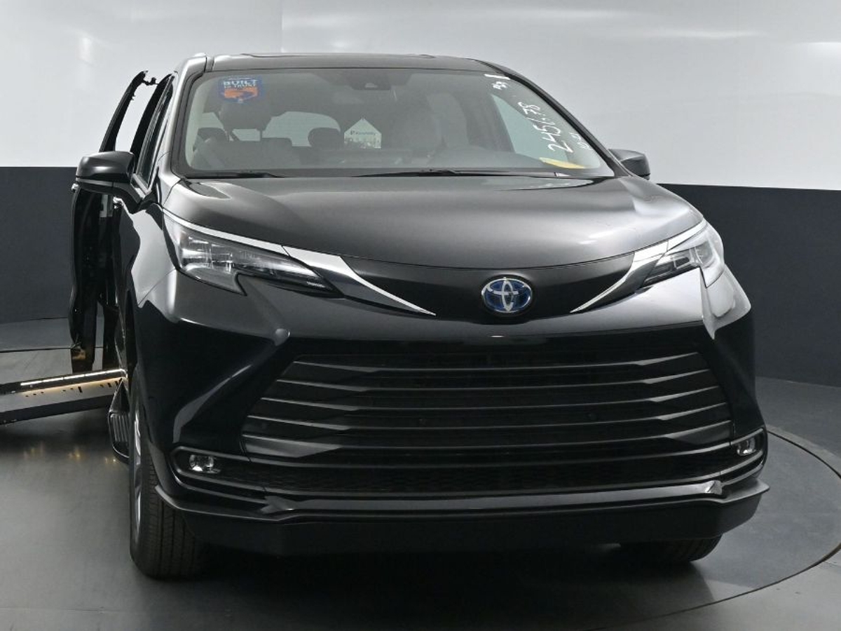 2025 TOYOTA SIENNA - Image 23