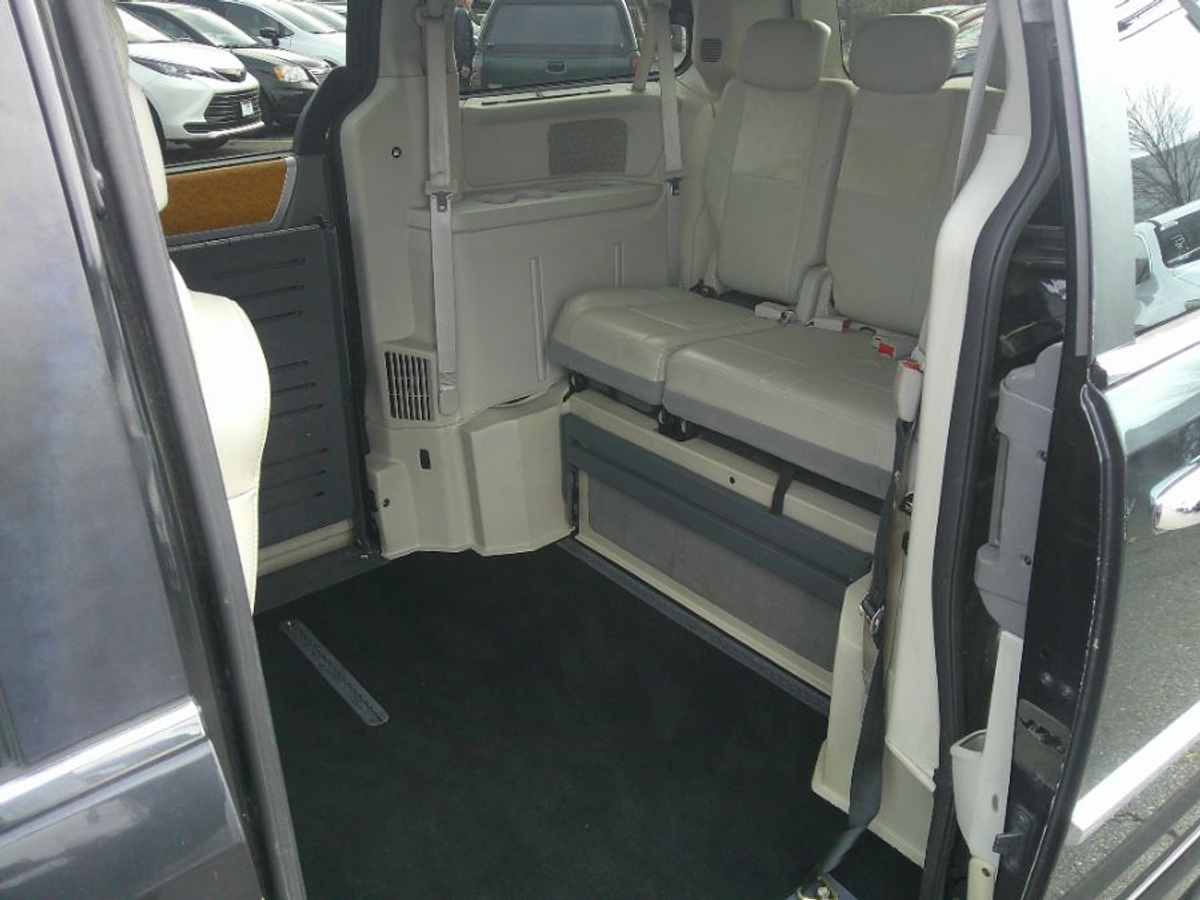 Black Chrysler Town and Country image number 2