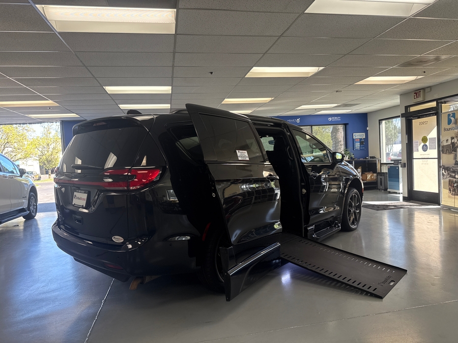 Used 2023 Chrysler Pacifica Touring L Sport - BraunAbility Side Entry Entry In Floor Automatic Ramp