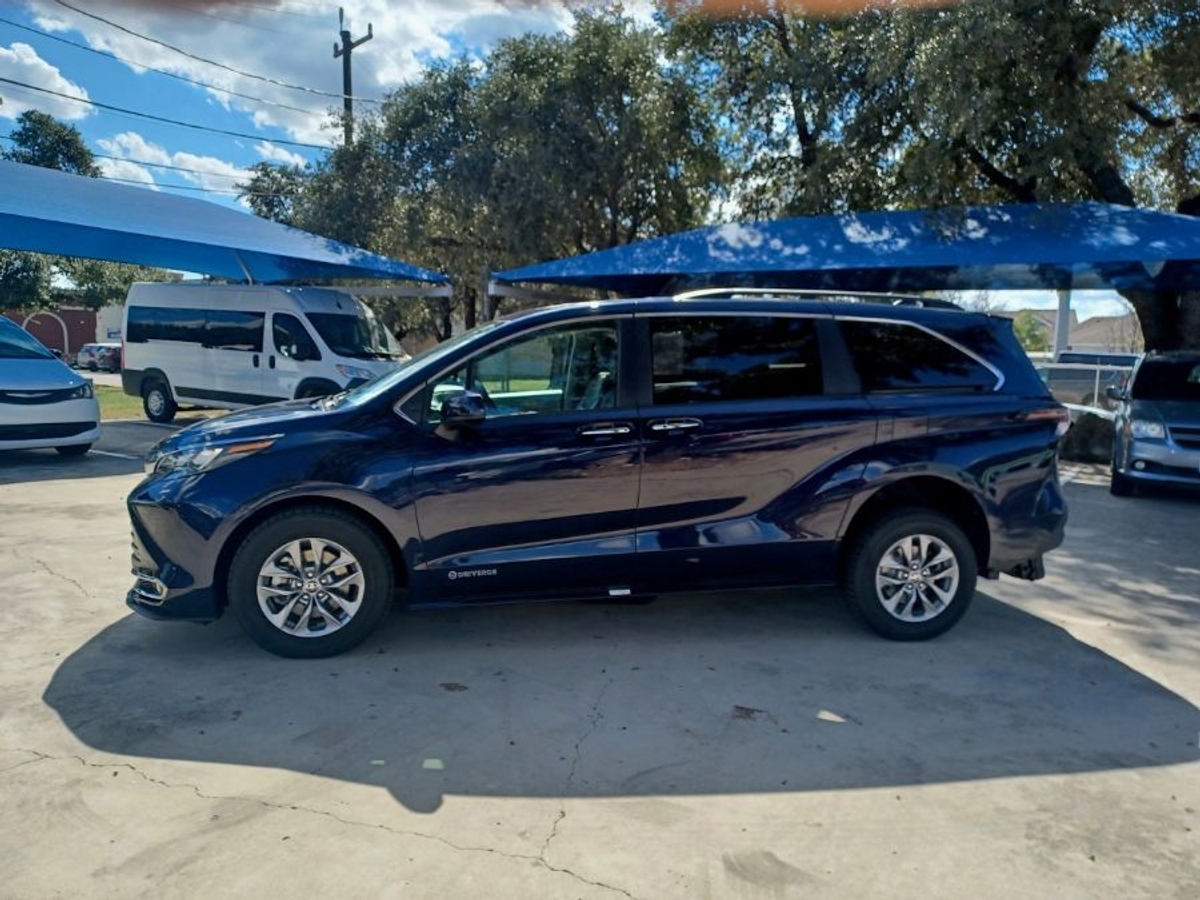 2024 TOYOTA SIENNA - Image 6