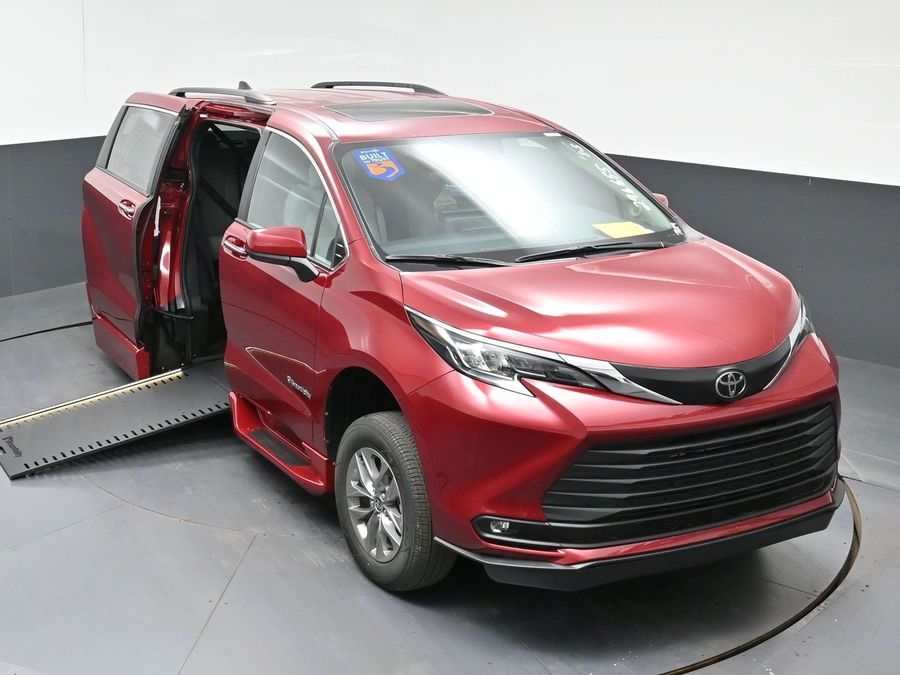 New 2026 Toyota Sienna Hybrid XLE Add - BraunAbility Side Entry In Floor Automatic Ramp