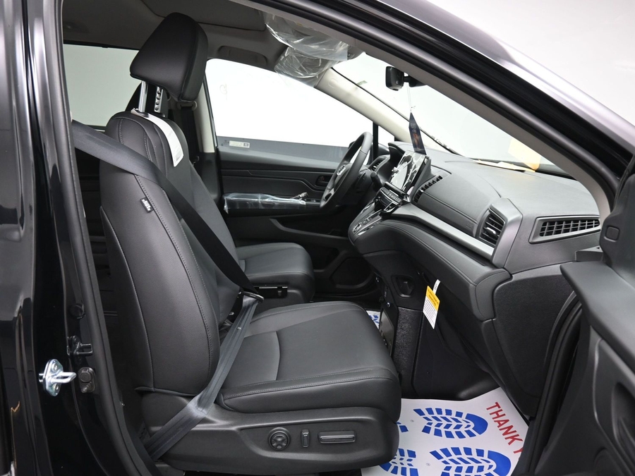 Black Honda Odyssey image number 8