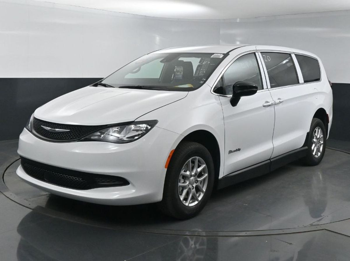 2025 CHRYSLER VOYAGER - Image 11