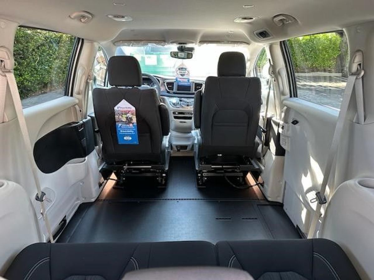 2023 CHRYSLER VOYAGER - Image 10