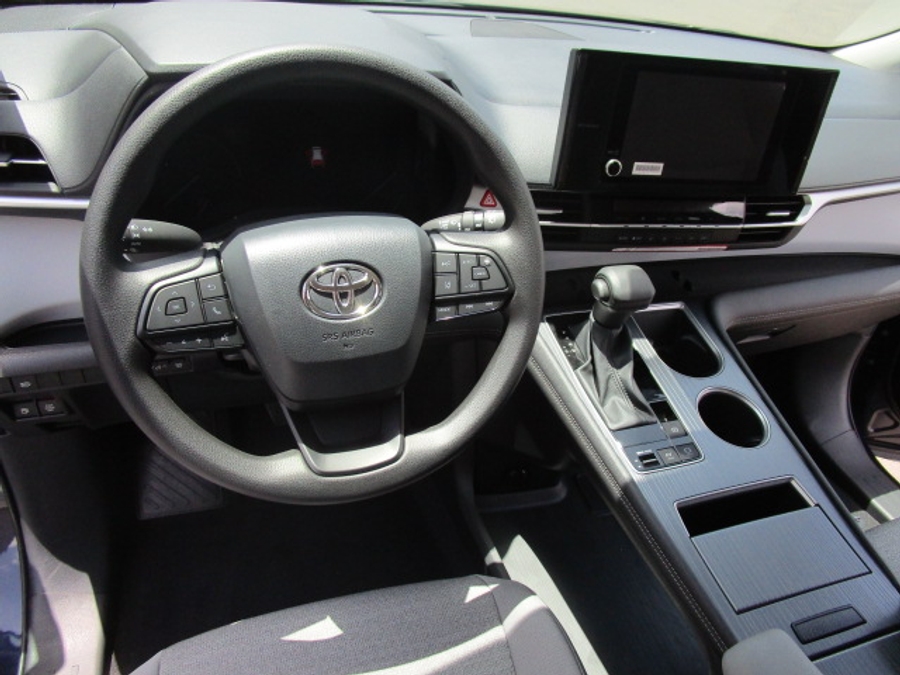 New 2026 Toyota Sienna Hybrid FWD LE - Vantage Mobility Commercial Rear Entry Entry Fold Out Manual Ramp