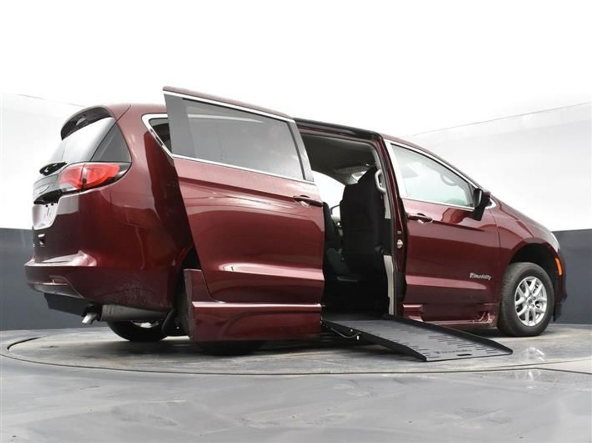 2023 CHRYSLER VOYAGER - Image 2