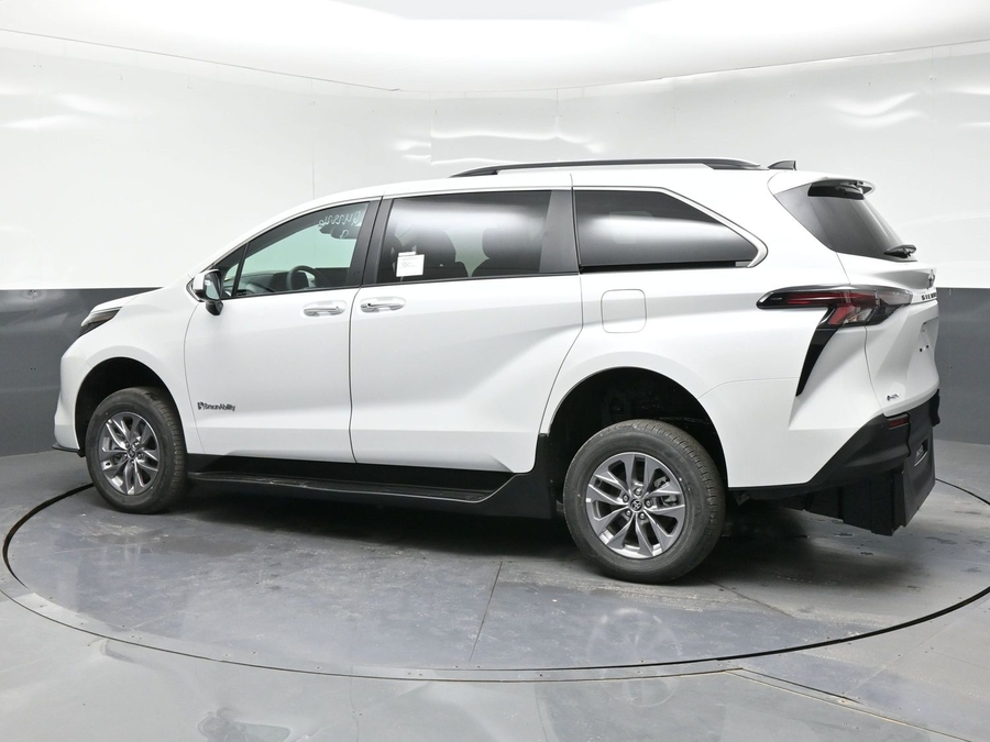 New 2026 Toyota Sienna Hybrid XLE Add - BraunAbility Commercial Rear Entry Entry Fold Out Manual Ramp