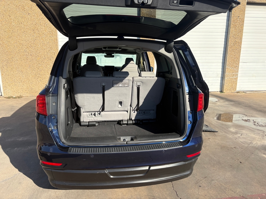 Blue Honda Odyssey image number 4