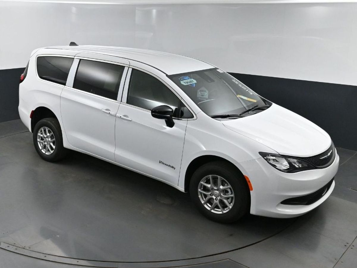 2025 CHRYSLER VOYAGER - Image 22