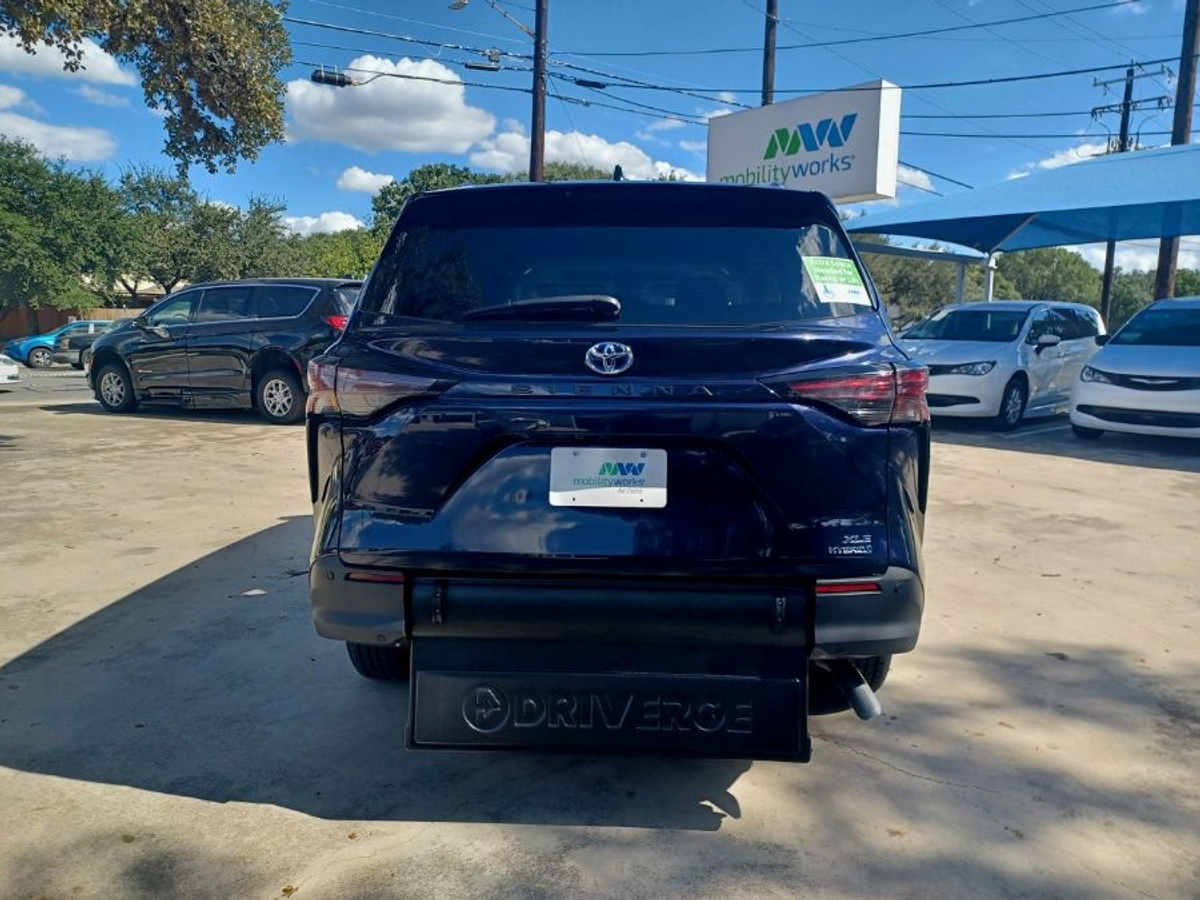 2024 TOYOTA SIENNA - Image 10