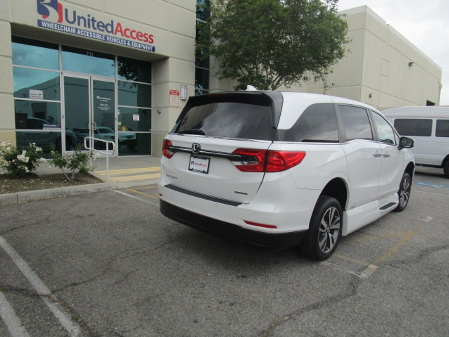 Used 2022 Honda Odyssey Touring - VMI Side Entry Entry In Floor Automatic Ramp