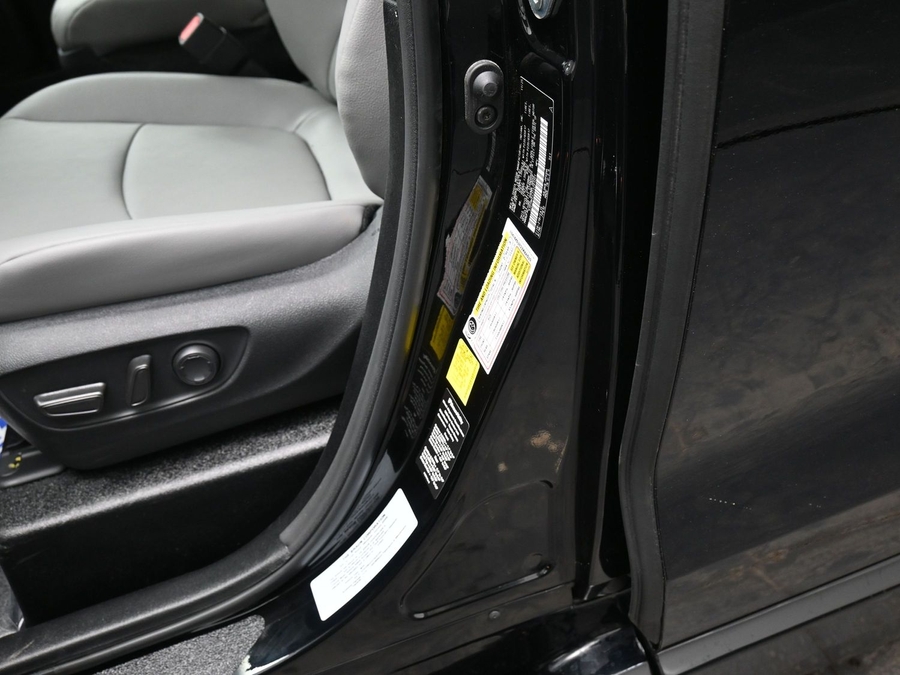 New 2026 Toyota Sienna Hybrid XLE Base - BraunAbility Side Entry Entry Fold Out Automatic Ramp
