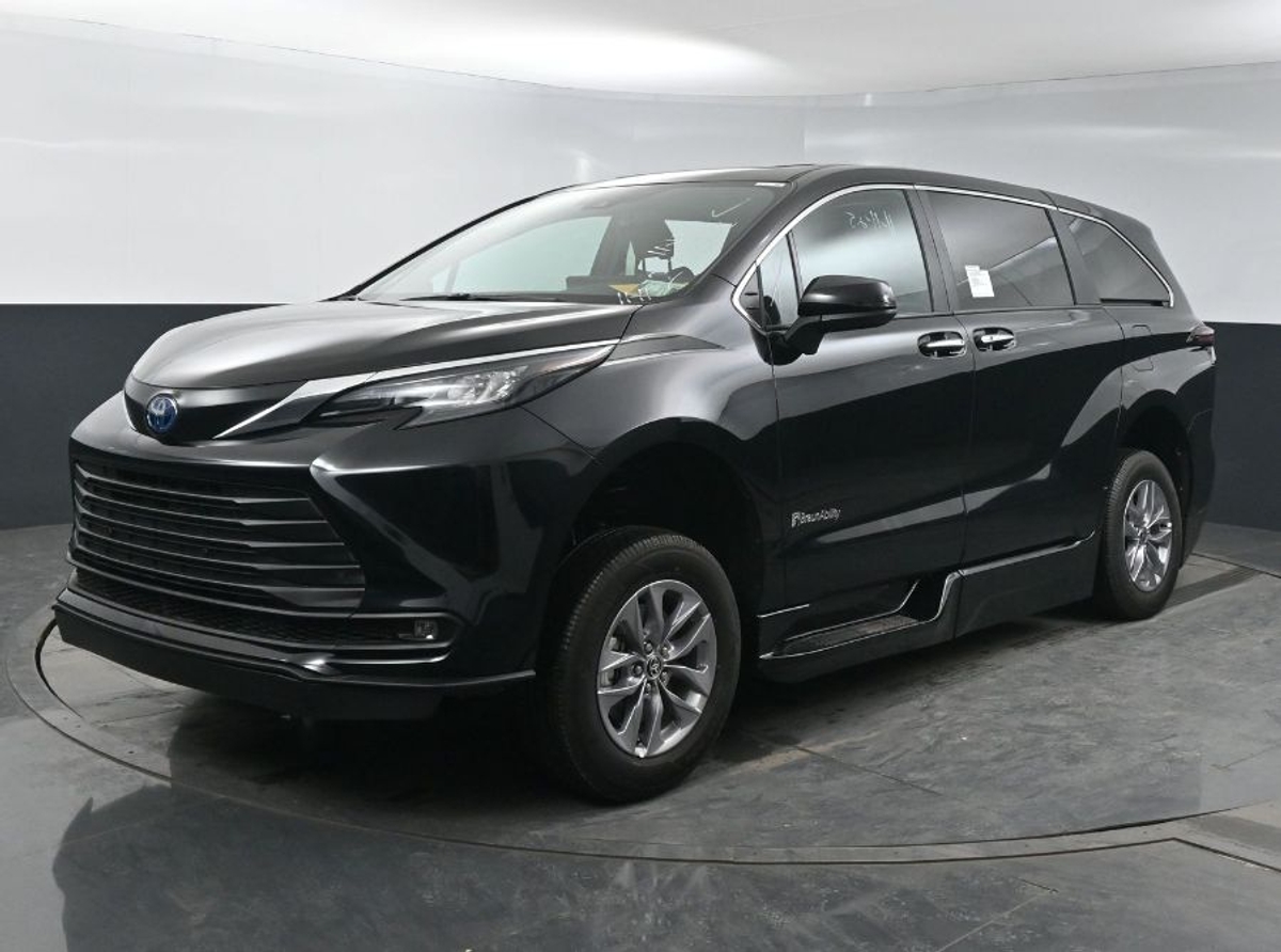 2025 TOYOTA SIENNA - Image 3