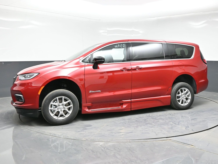 New 2026 Chrysler Pacifica Select Safety - BraunAbility Side Entry Fold Out Automatic Ramp