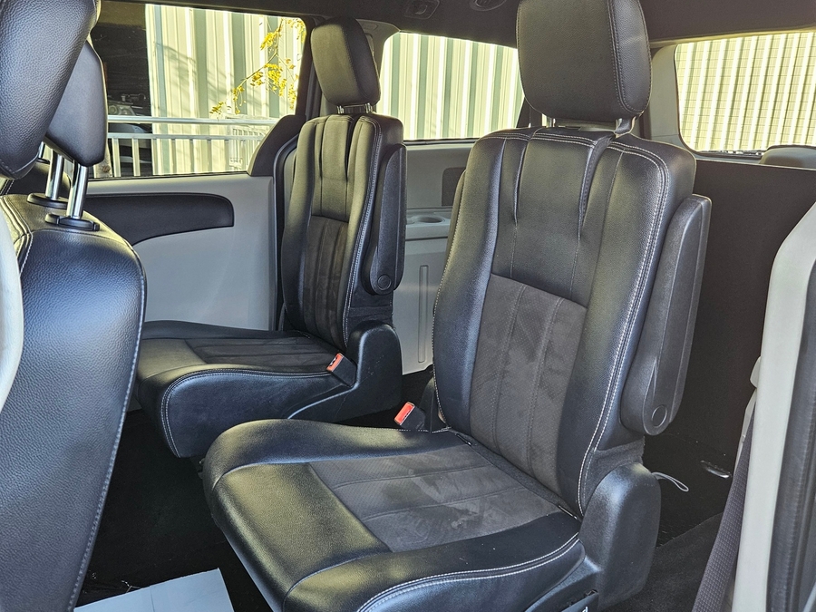 Used 2019 Dodge Grand Caravan SXT - International Mobility Rear Entry Entry Fold Out Manual Ramp
