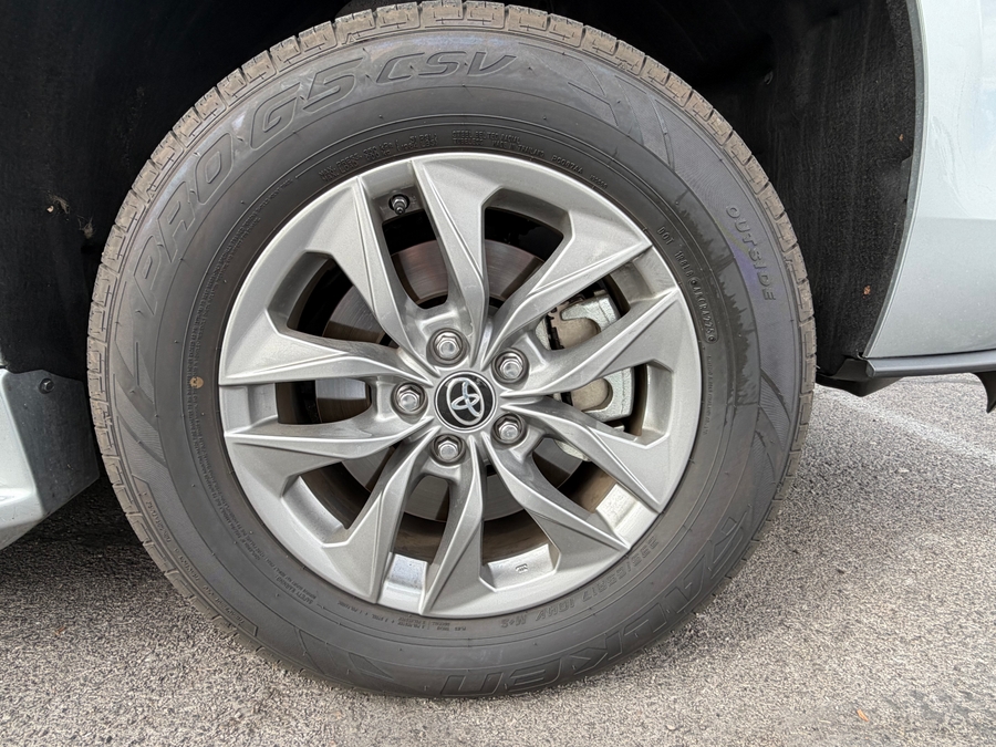 Used 2024 Toyota Sienna Hybrid LE Base - BraunAbility Side Entry Fold Out Automatic Ramp