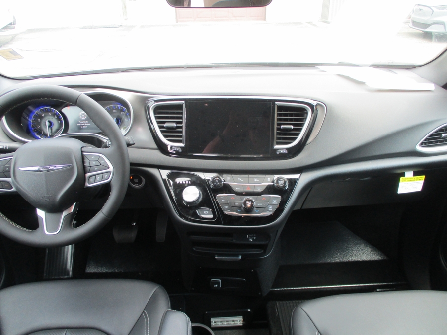 Silver Chrysler Voyager image number 6