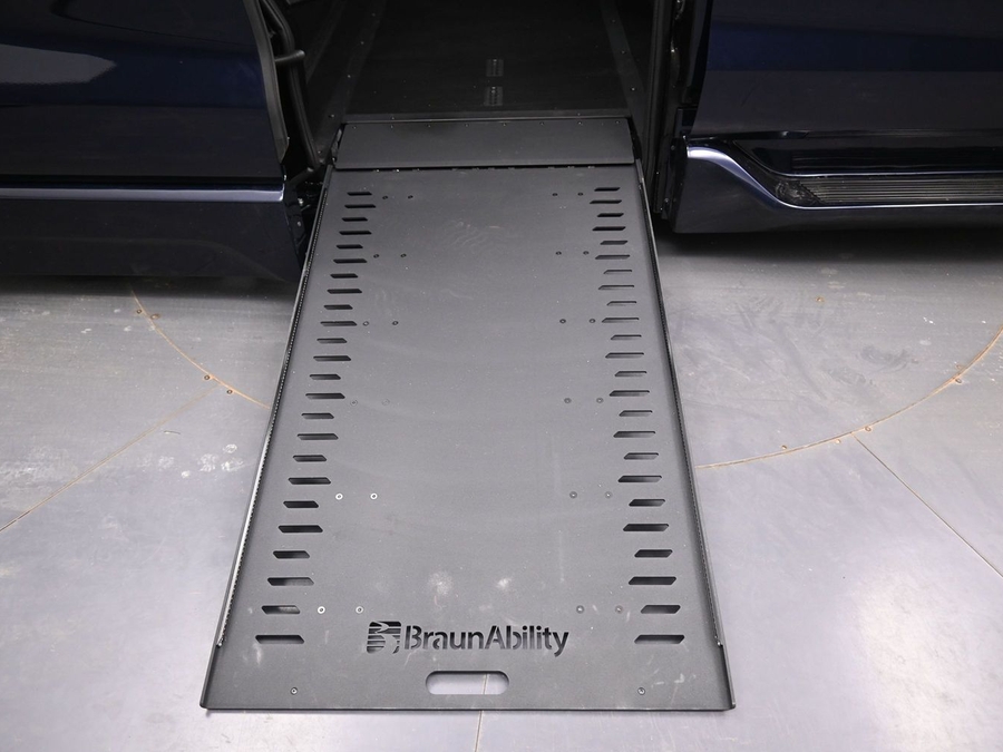 New 2026 Toyota Sienna Hybrid XLE Add - BraunAbility Side Entry Entry In Floor Automatic Ramp