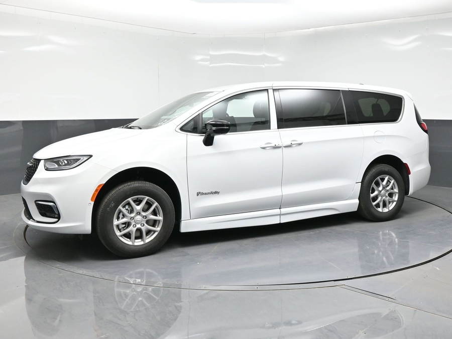 2026 Chrysler Pacifica's photo