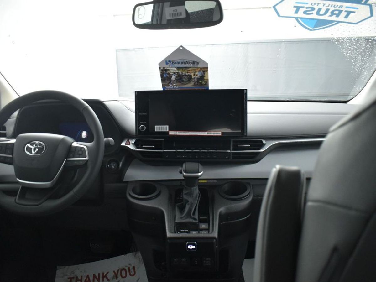 2025 TOYOTA SIENNA - Image 13