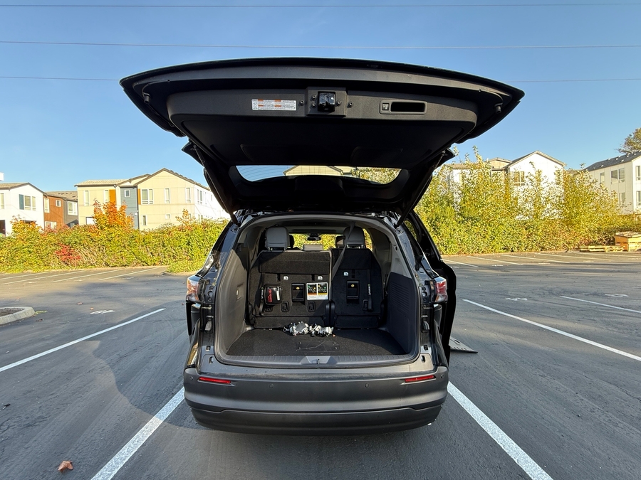 Used 2024 Toyota Sienna Hybrid XLE Base - BraunAbility Side Entry In Floor Automatic Ramp