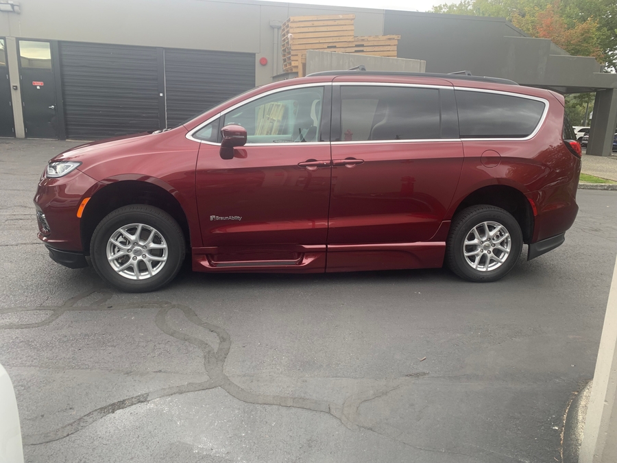 Used 2022 Chrysler Pacifica Touring L - BraunAbility Side Entry Fold Out Automatic Ramp