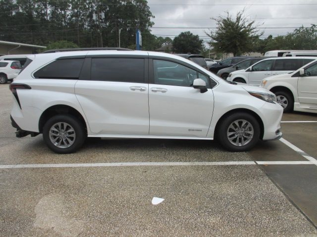 2023 TOYOTA SIENNA - Image 4