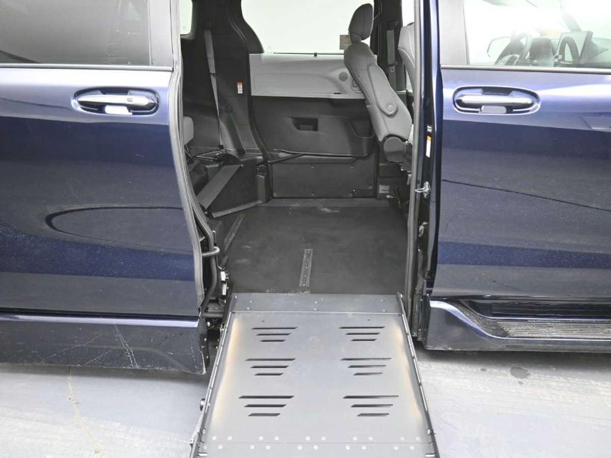 2025 TOYOTA SIENNA - Image 12