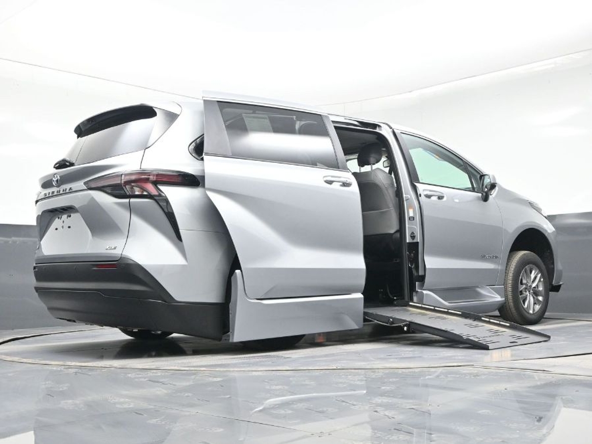 2025 TOYOTA SIENNA - Image 22