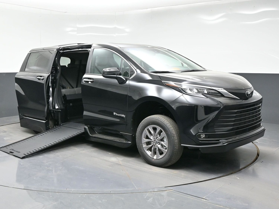 Black Toyota Sienna image number 9