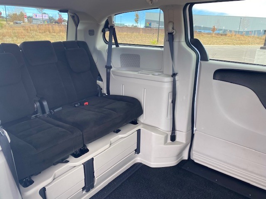 Used 2015 Dodge Grand Caravan SXT - BraunAbility Side Entry Entry Fold Out Automatic Ramp
