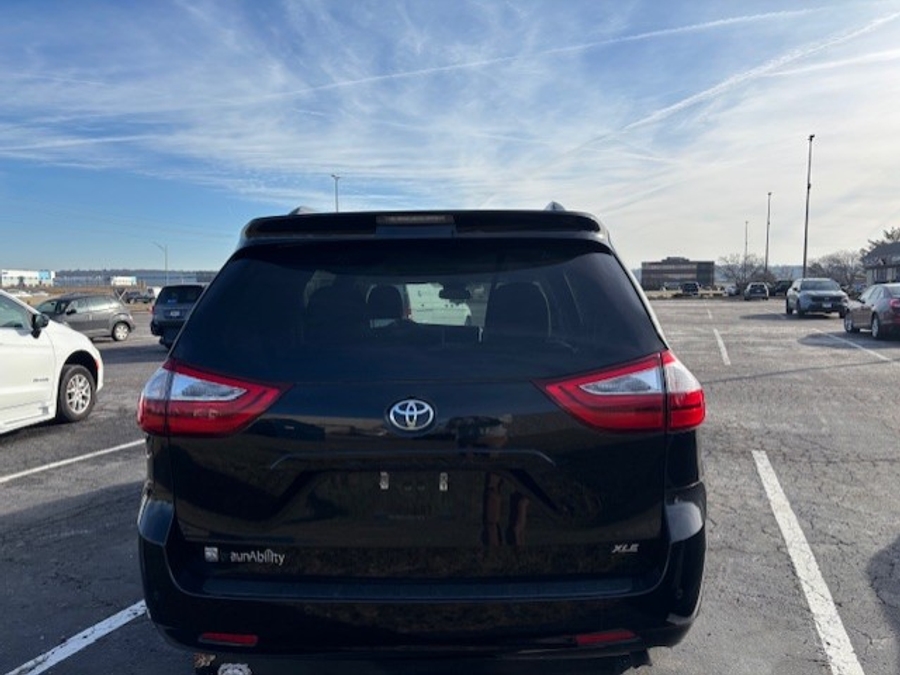 Used 2017 Toyota Sienna XLE - BraunAbility Side Entry Entry In Floor Automatic Ramp