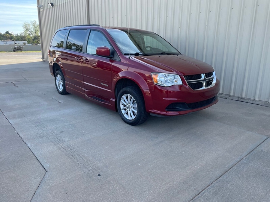 Used 2016 Dodge Grand Caravan SXT - BraunAbility Side Entry In Floor Automatic Ramp