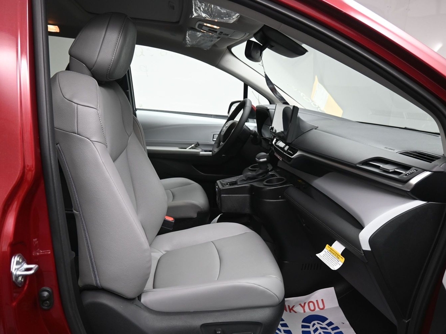 Red Toyota Sienna image number 3