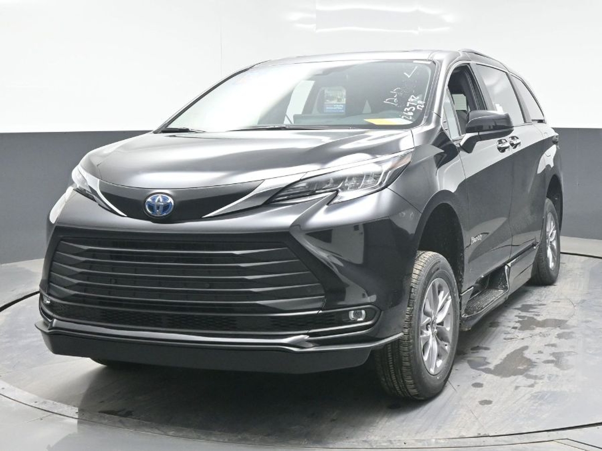 2025 TOYOTA SIENNA - Image 2