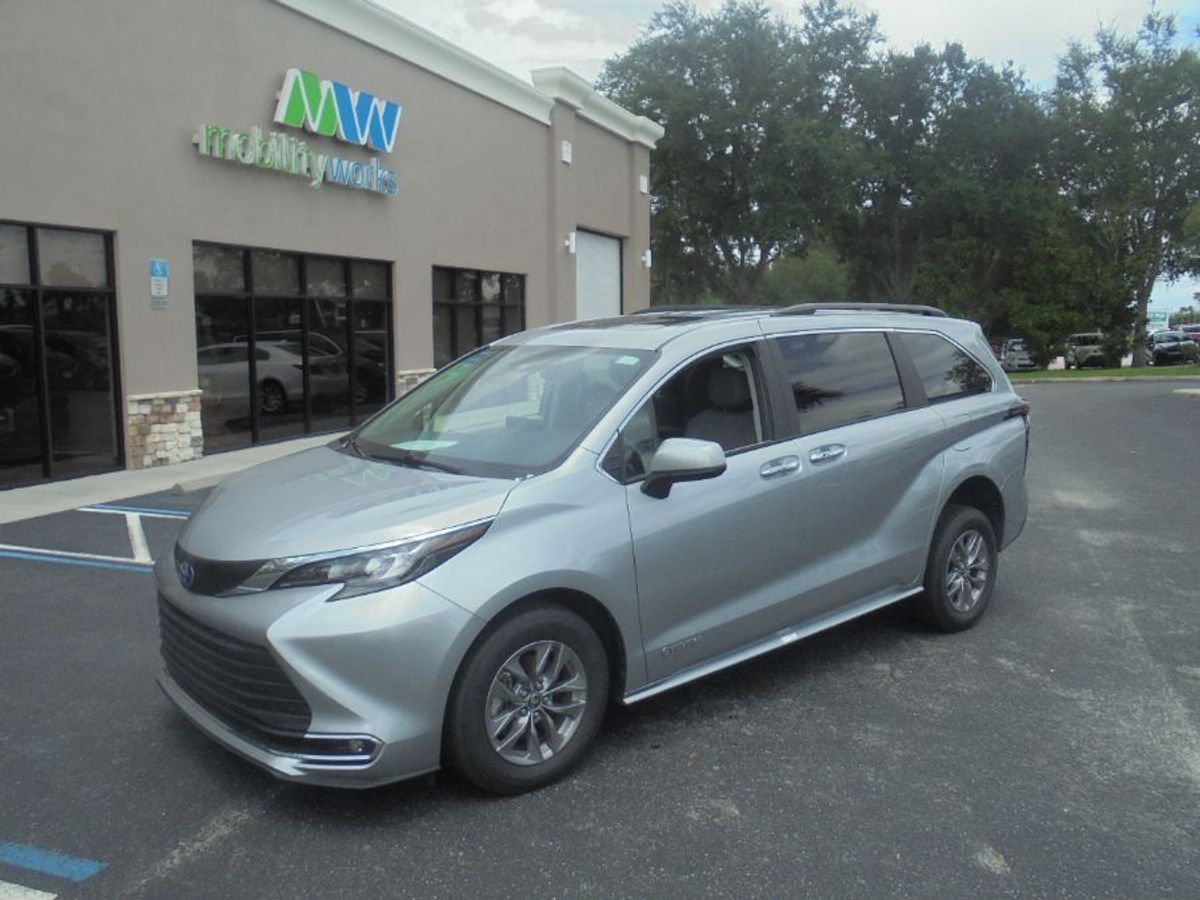 2024 TOYOTA SIENNA - Image 8