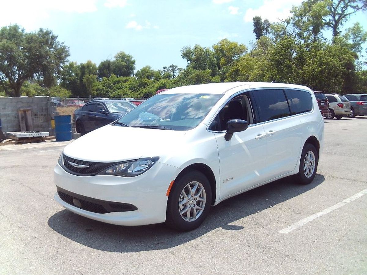 2024 CHRYSLER VOYAGER - Image 3