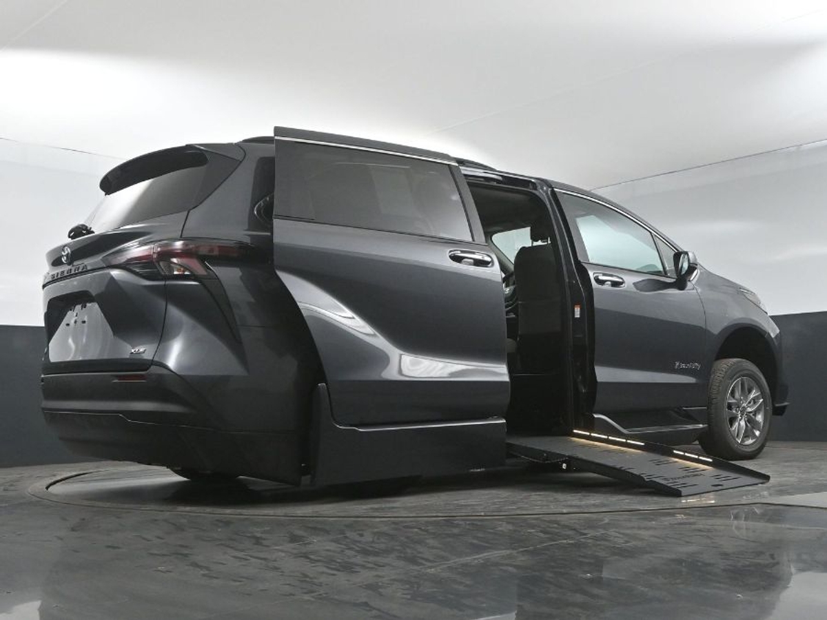 2025 TOYOTA SIENNA - Image 22