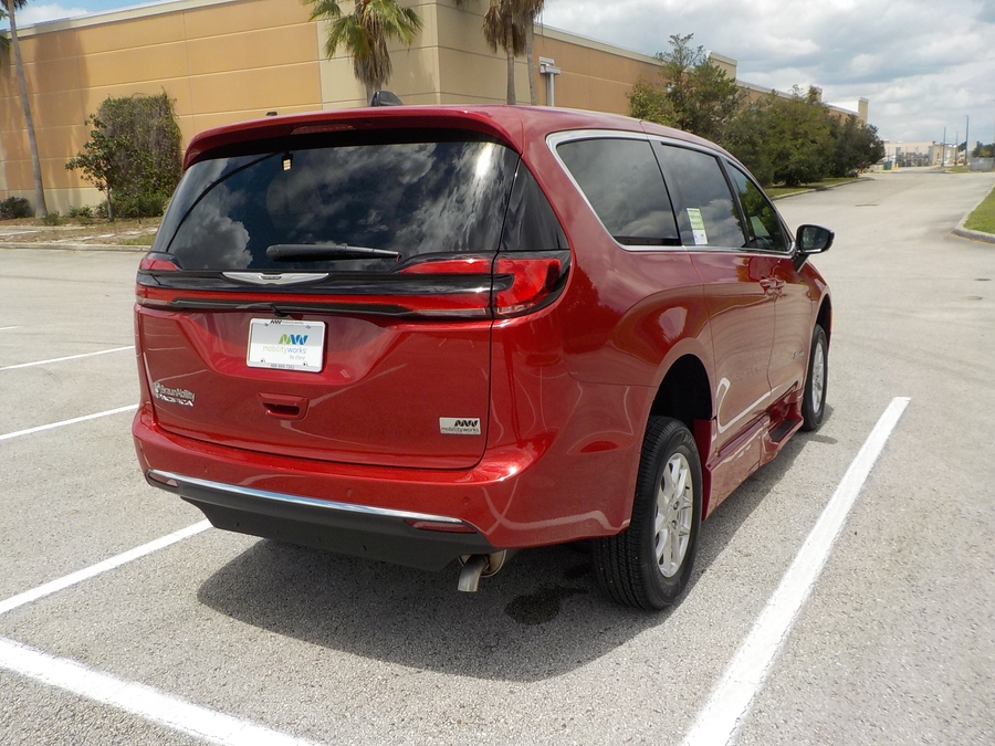 Red Chrysler Pacifica image number 29