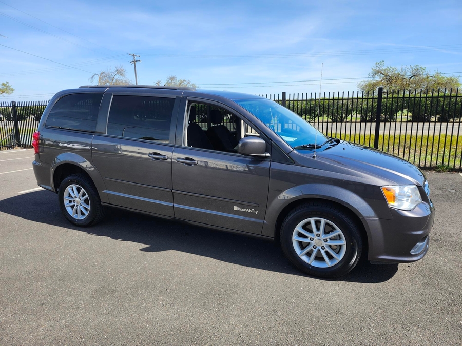 Used 2015 Dodge Grand Caravan SXT FRONT PASS TRANSFER SEAT - BraunAbility Rear Entry Entry Fold Out Automatic Ramp