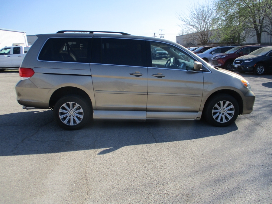 Gold Honda Odyssey image number 6