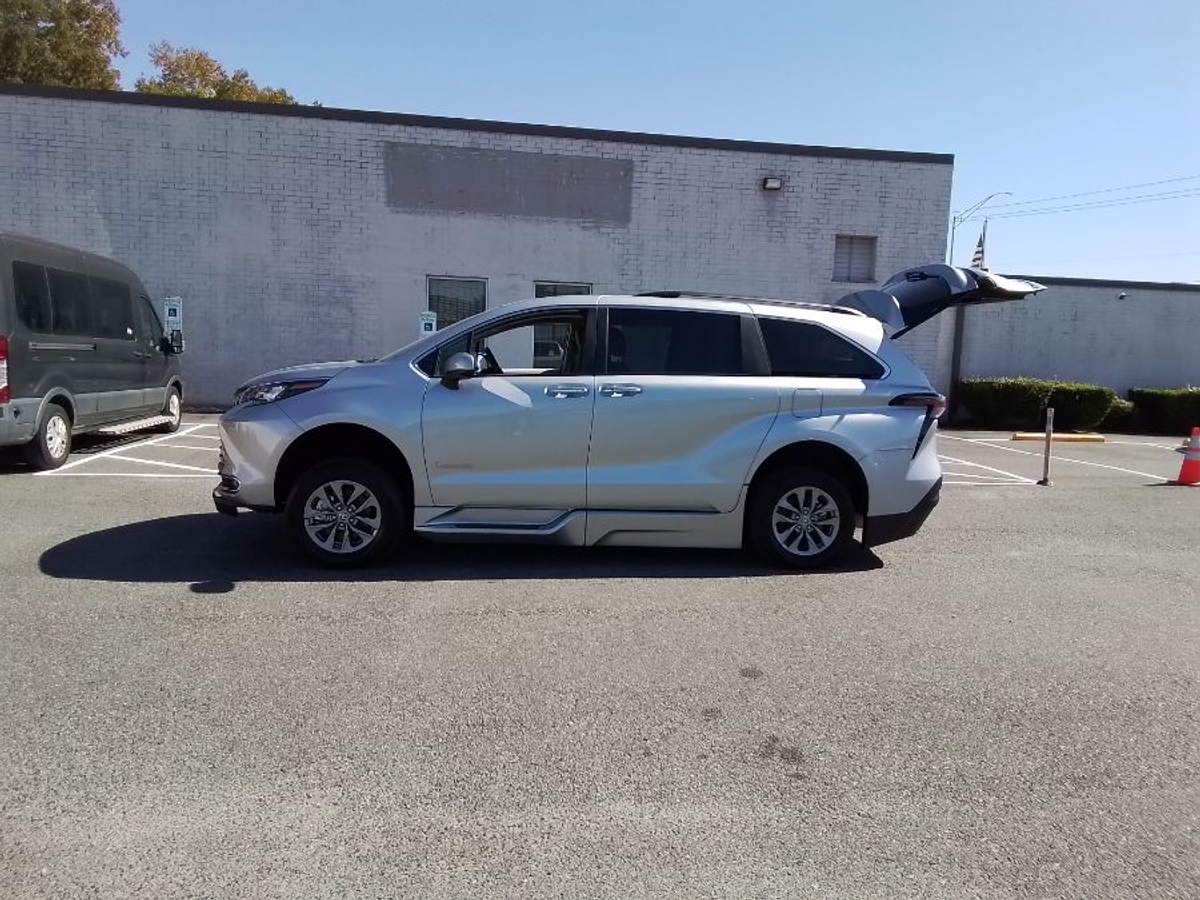 2024 TOYOTA SIENNA - Image 5