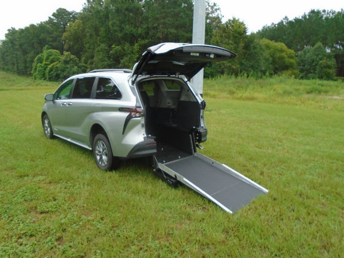 2024 TOYOTA SIENNA - Image 1