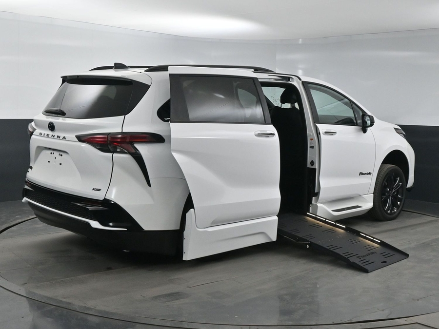 New 2025 Toyota Sienna Hybrid XSE Sport - BraunAbility Side Entry Entry Fold Out Automatic Ramp