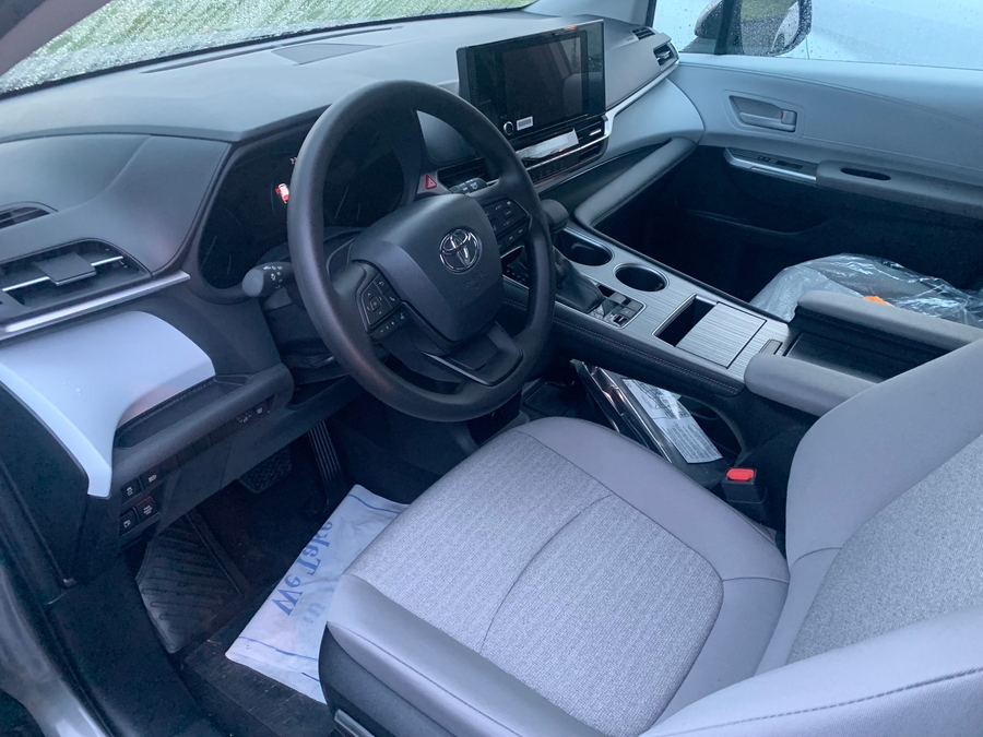 New 2026 Toyota Sienna Hybrid LE - Vantage Mobility Rear Entry Entry Fold Out Manual Ramp