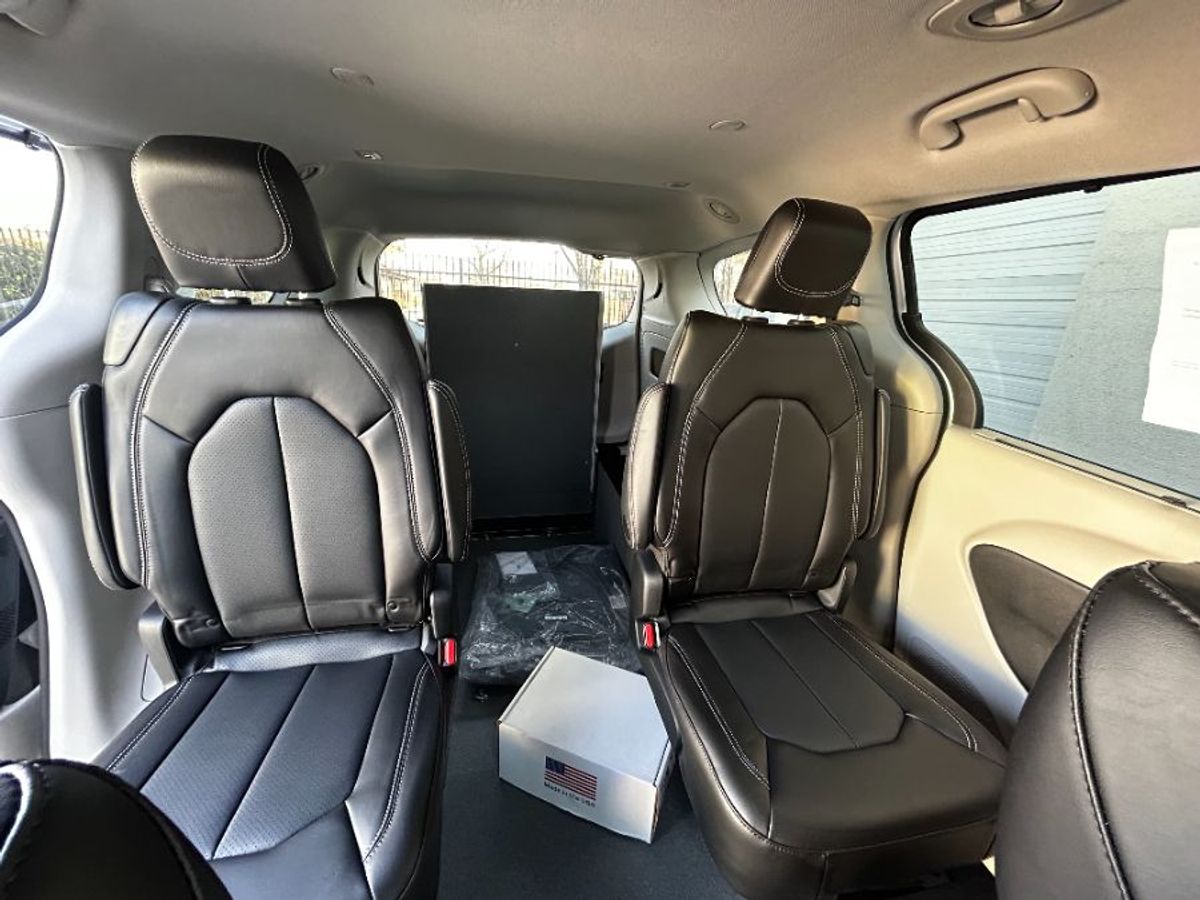 2024 CHRYSLER PACIFICA - Image 16