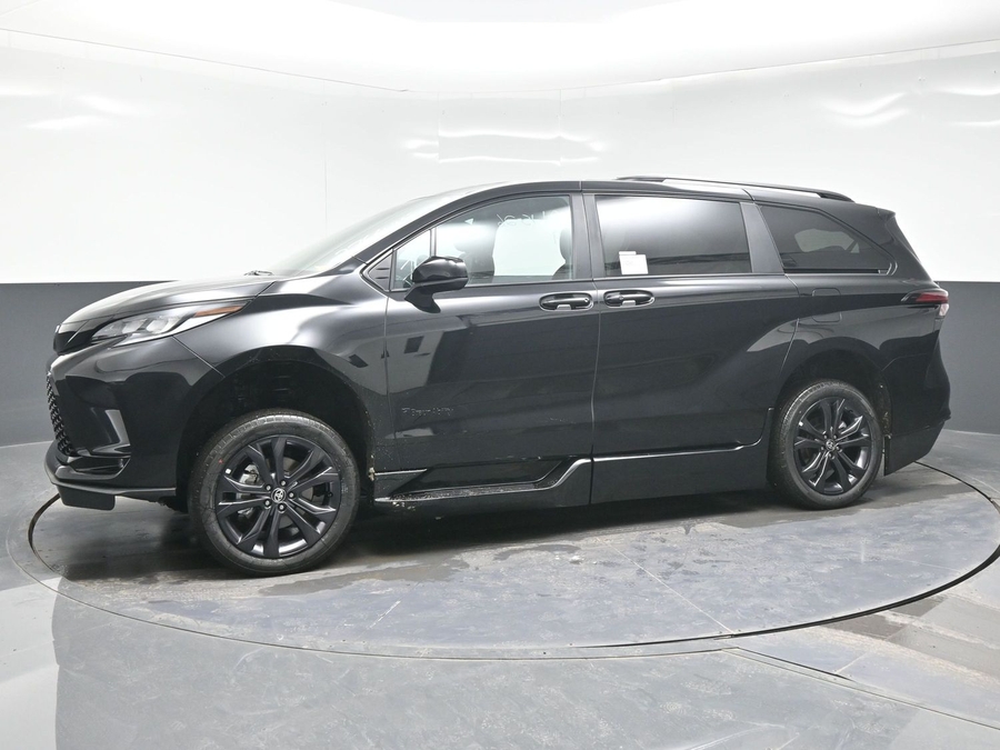 Black Toyota Sienna image number 2