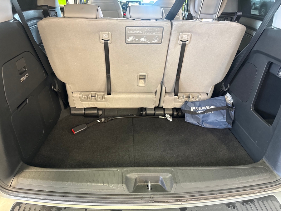 Silver Honda Odyssey image number 7